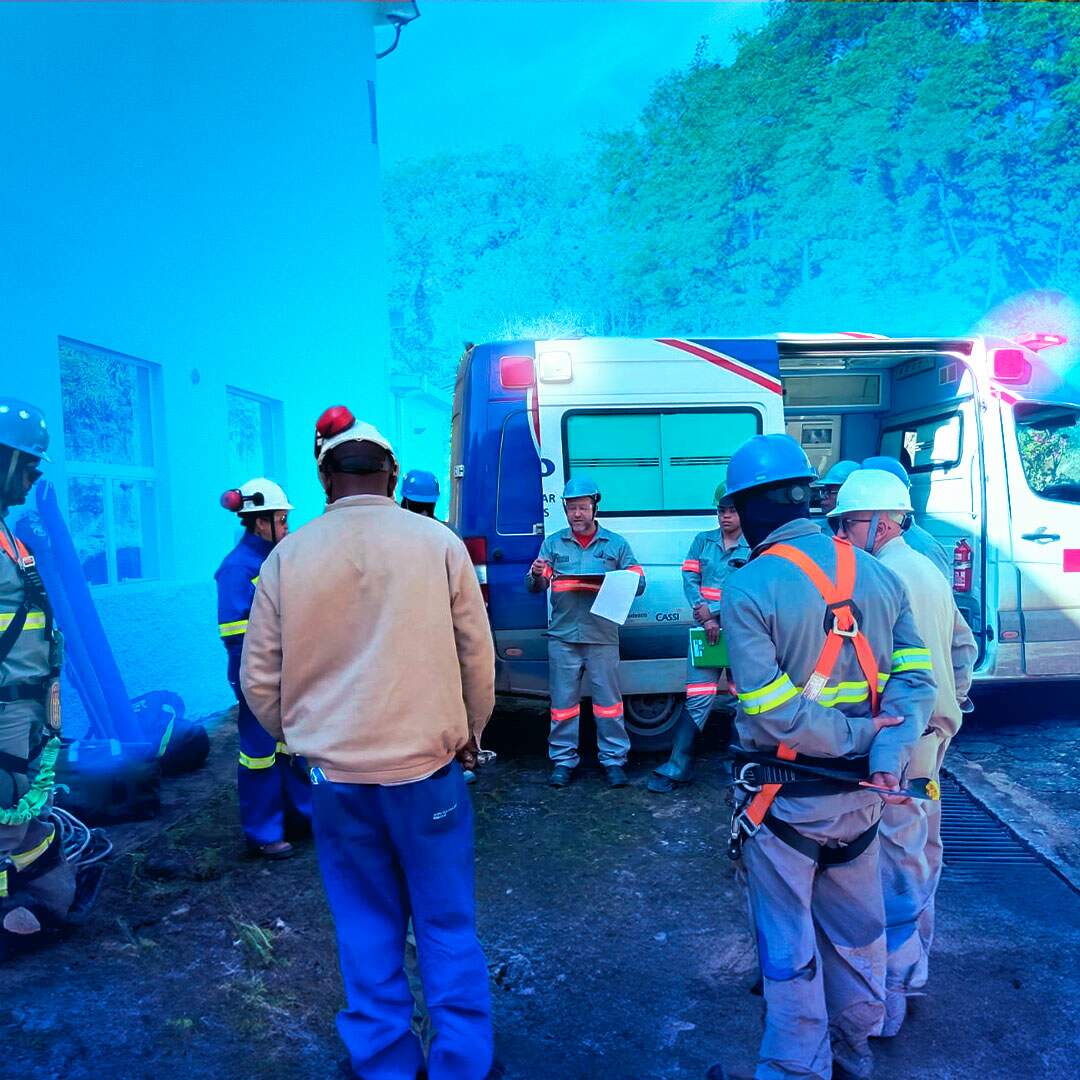 Área ProtegidaUTI móvel e equipe médica especializada que oferecem cuidados intensivos em locais remotos, atendendo com  rapidez e eficiência.